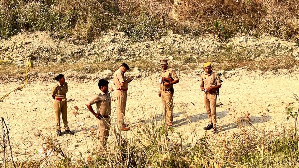 Girl brutally murder by stabbing her with a sharp weapon her stomach torn her intestines came out In Unnao