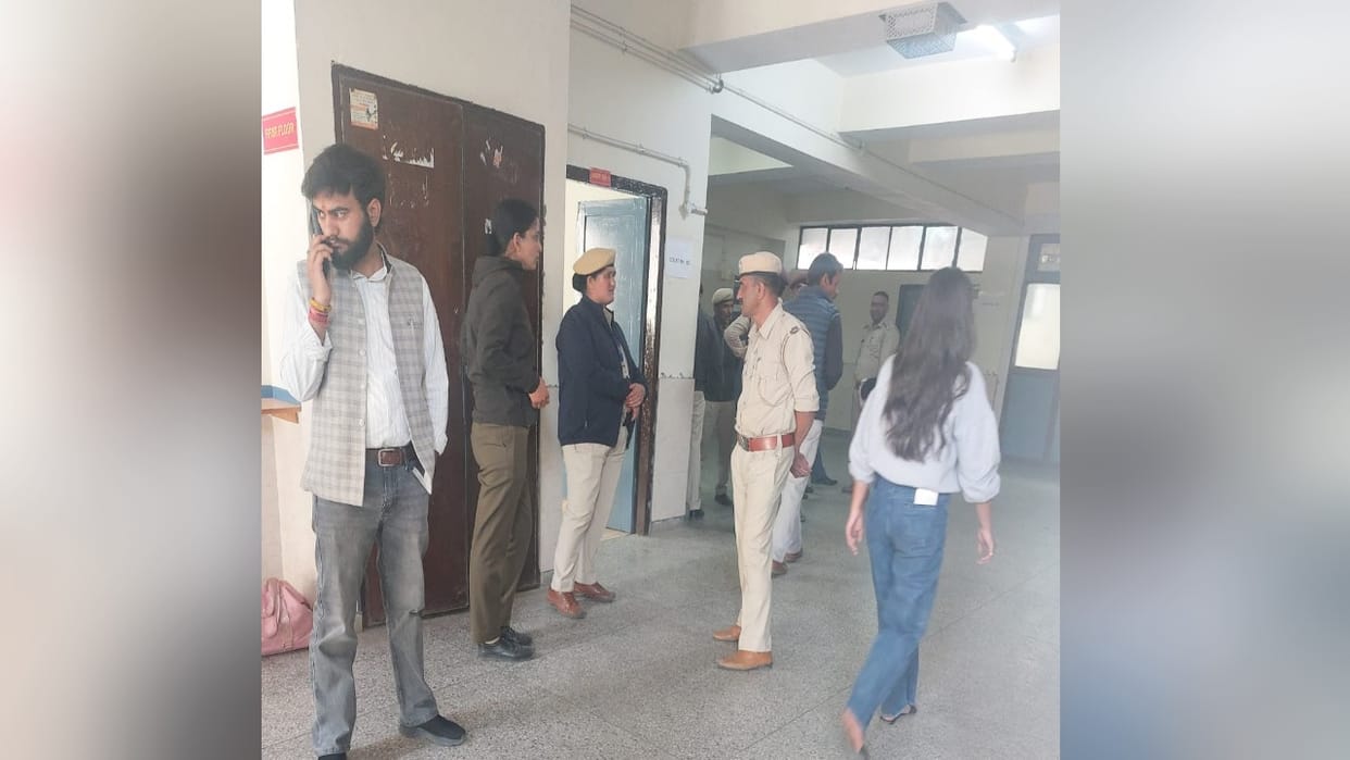 SFI and ABVP student activists clashed in Himachal University