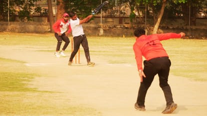 sports news in Varanasi players turned won 2-2 golds in Athletics