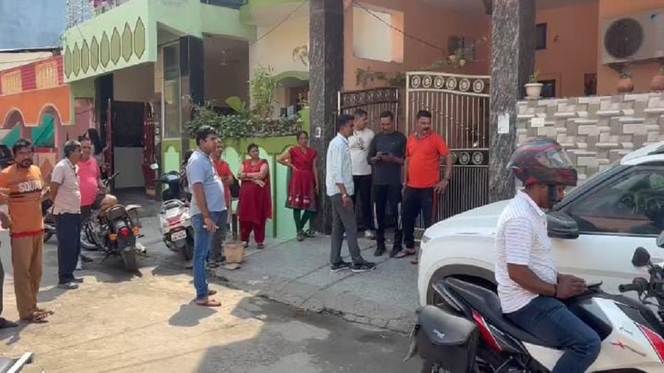 Theft worth lakhs at construction contractor house thieves ran away with diamonds along with gold and silver