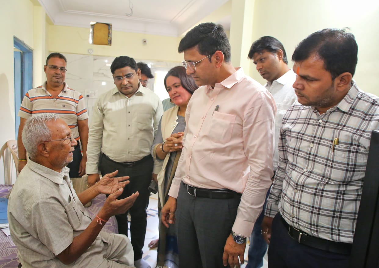 Indore: Mayor reached Ganeshganj, got the lock of the shop of the person entitled to compensation opened