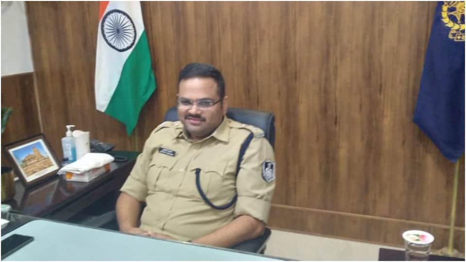 MP Fake Doctor News N John Camm Exposed Fake Wife and Children in Documents Know Details in Hindi