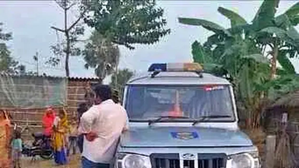 Muzaffarpur: Body of youth found hanging from tree, sensation spread due to suspicion of murder in love affair
