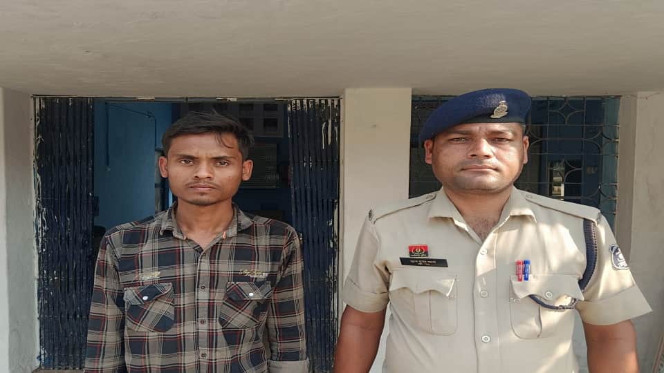 पुलिस की गिरफ्त में आरोपी