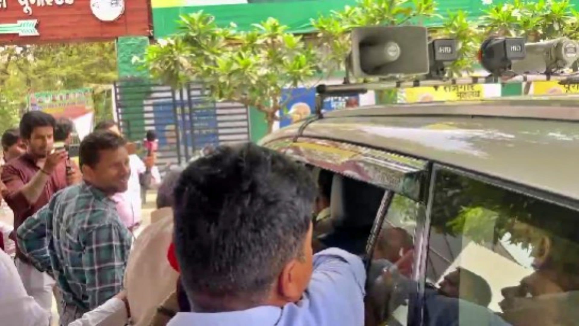 Patna News: Female candidate hangs from car after not being able to meet Education Minister in public hearing