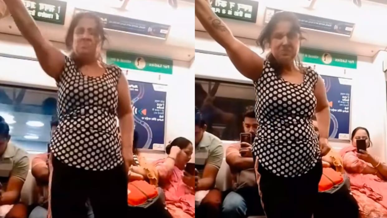 dance of a woman in Delhi Metro goes viral in hindi