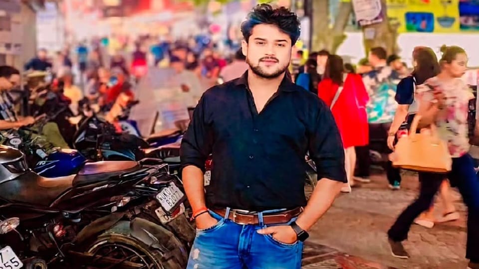 Young man committed suicide by hanging himself In Bareilly accusing his wife of harassment