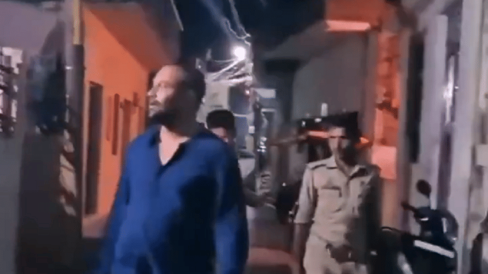 Husband alleges wife affair with councillor both threaten to kill him and bury him in a drum in jhansi