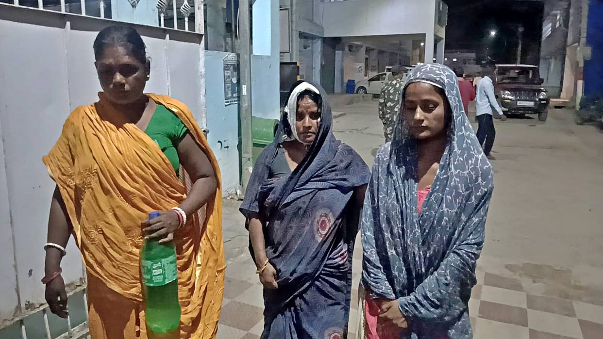Bihar News Four people injured during violent clashes over land dispute in Vaishali goods set on fire