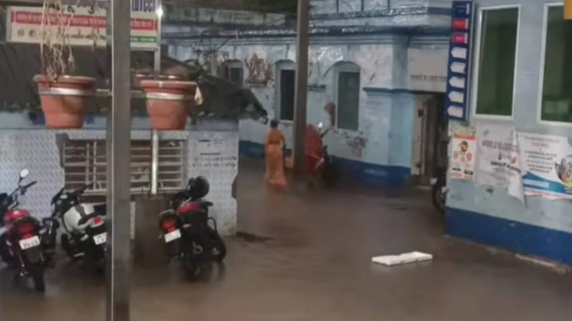 Rain wreaks havoc in Nawada Bihar Wheat crop submerged in water waterlogging in Sadar Hospital premises photos