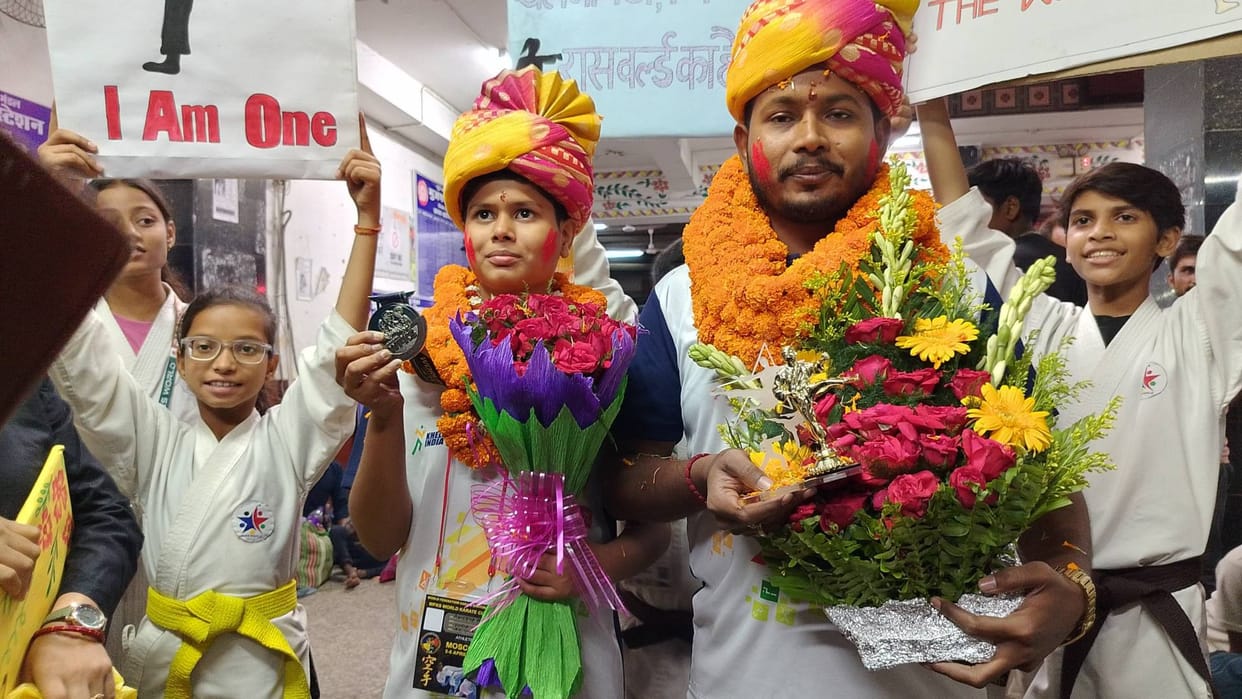Bihar Indian team returned from Russia winning medals in Karate World Cup competition welcomed in Muzaffarpur