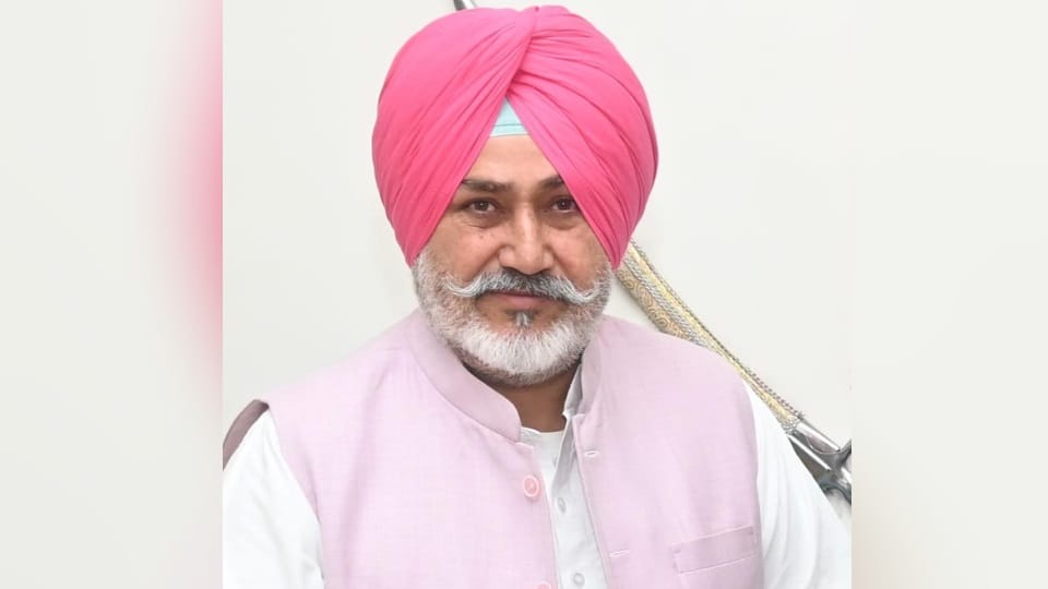 AAP MLA Chetan Singh Jodmajra apologized on Case of teachers taught lesson