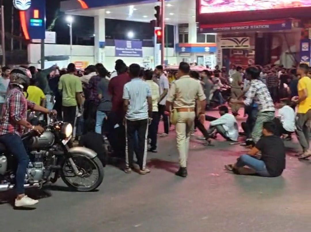 Lucknow: Hostel students attacked, intersection blocked in protest, Vice Chancellor's residence surrounded