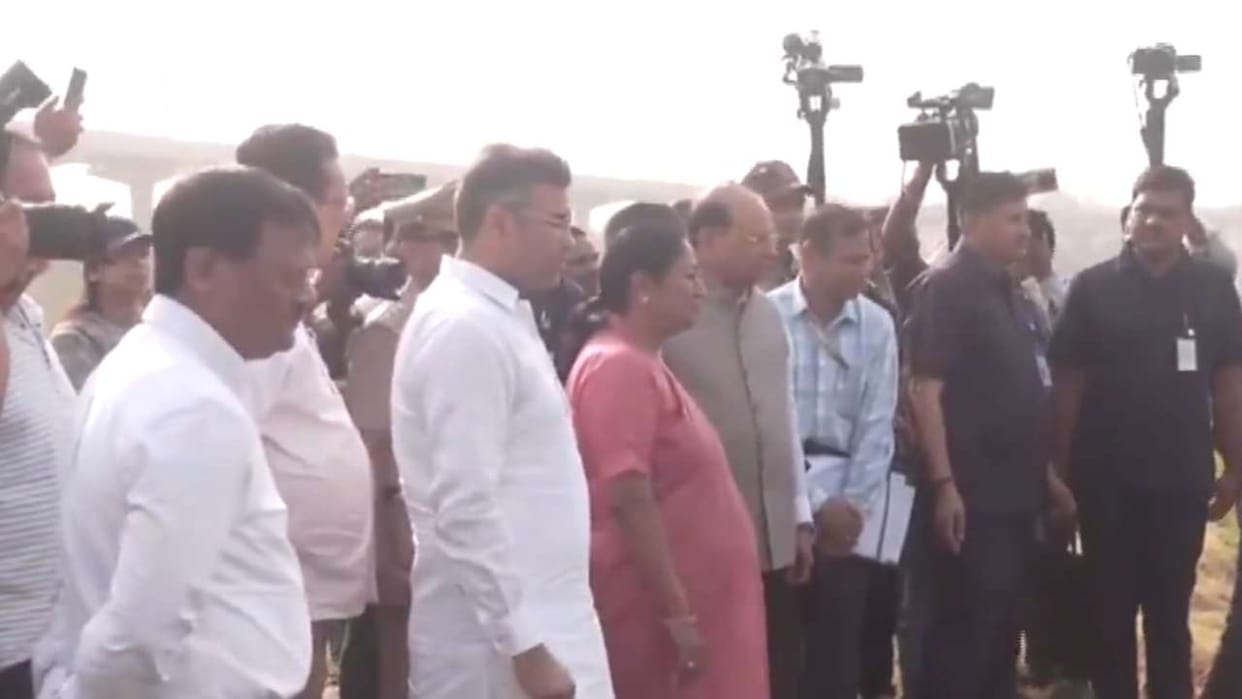 Delhi LG and CM Rekha inspect supplementary drain in Wazirabad