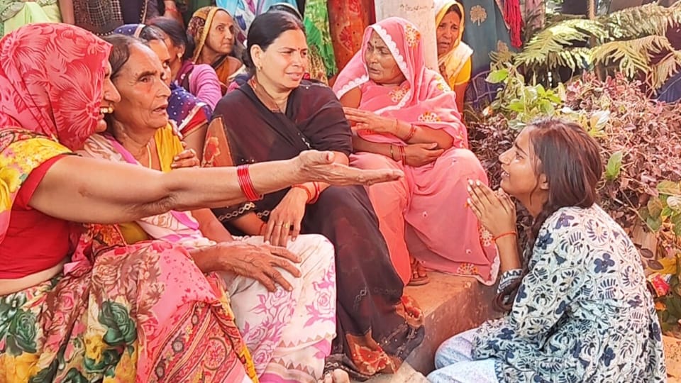 Fatehpur Triple Murder Case Forgive My Uncle Killer's Niece Breaks Down Before Village Head