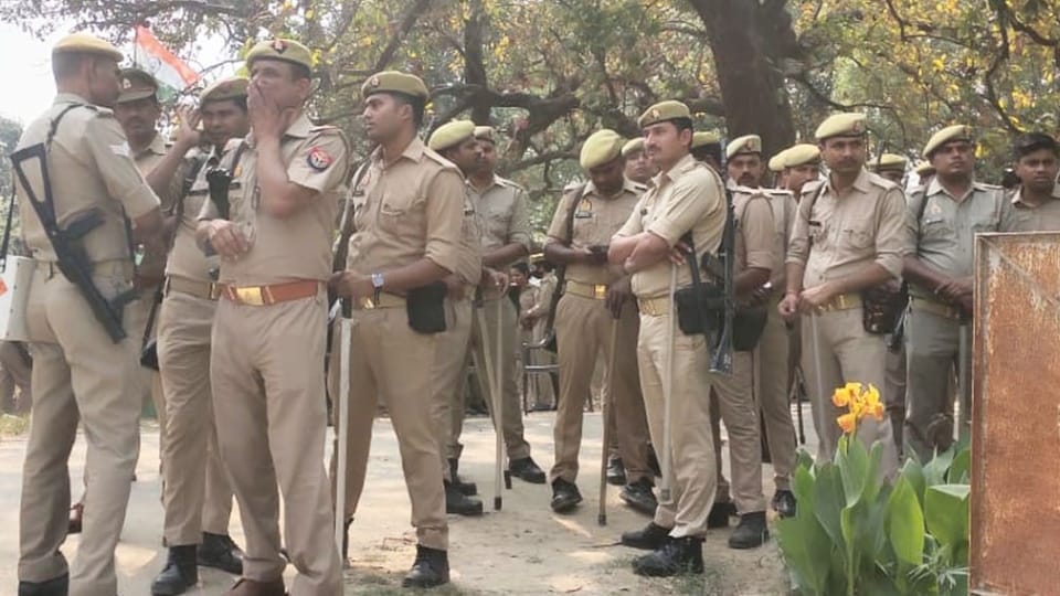 Fatehpur Triple Murder Funeral Held 16 Hours After Postmortem Amid Tight Security