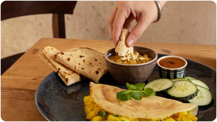 Haridwar: रेस्टोरेंट में एक ही कड़ाही में बन रहे थे वेज और नॉनवेज व्यंजन, हिंदूवादी संगठनों ने किया प्रदर्शन