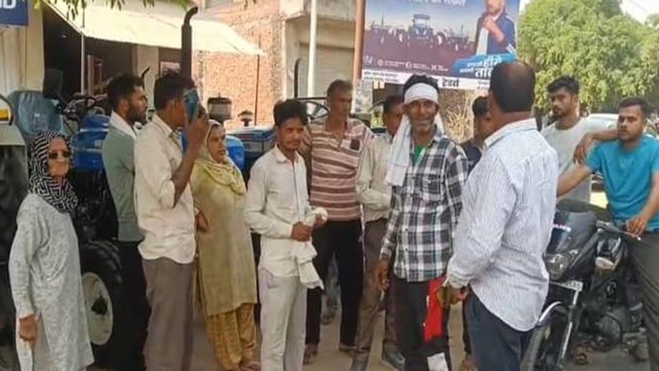 Amroha: Criminals stole tractor from agency on pretext of trial, police is investigating