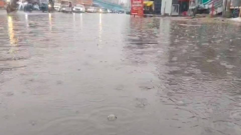 UP Weather News: Rain accompanied by thunder and lightning in UP damage to wheat two deaths due to lightning