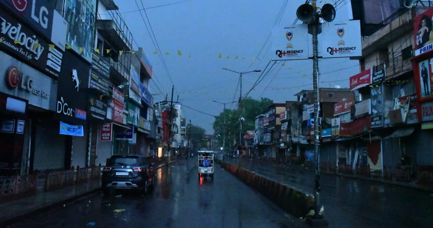 Kanpur Weather Update Hail fell along with heavy rain weather became pleasant people got relief from heat