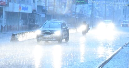 Kanpur Weather Heavy rain for 32 hours 175.4 mm of rainfall recorded people feeling a chill alert issued
