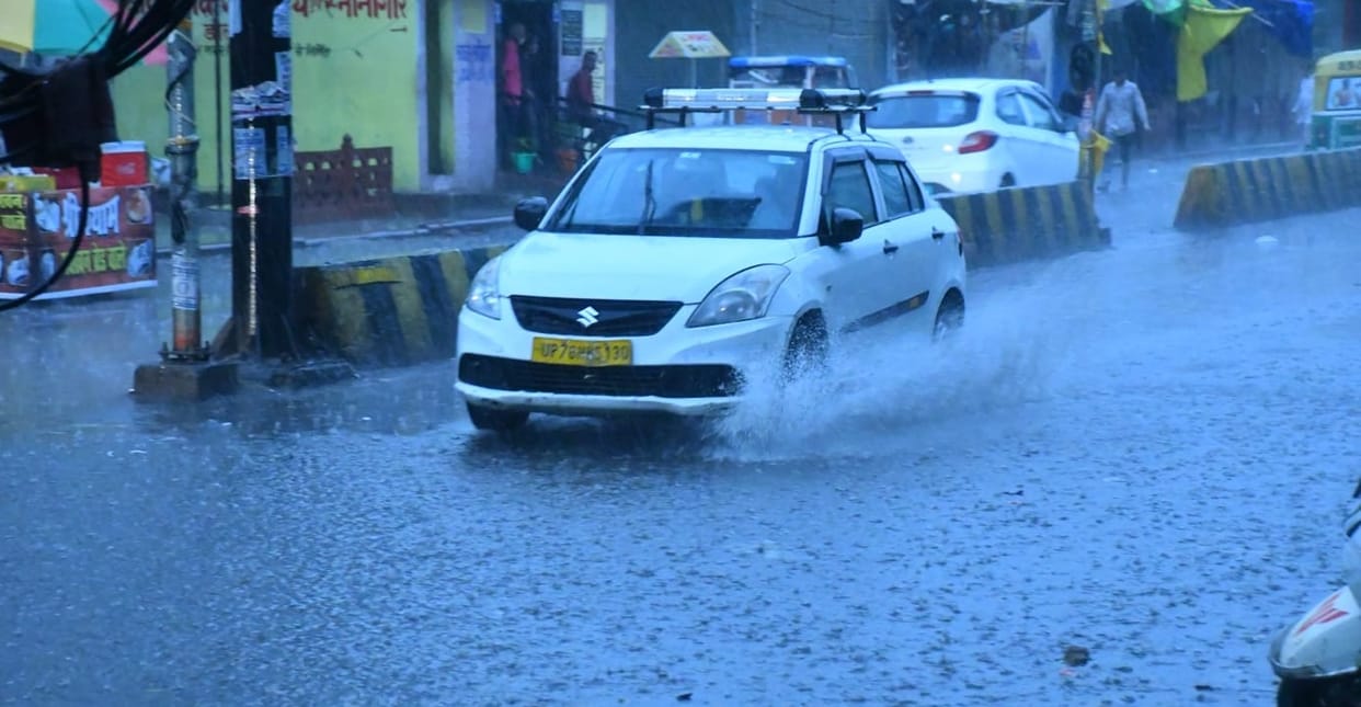 Kanpur Weather Update Hail fell along with heavy rain weather became pleasant people got relief from heat