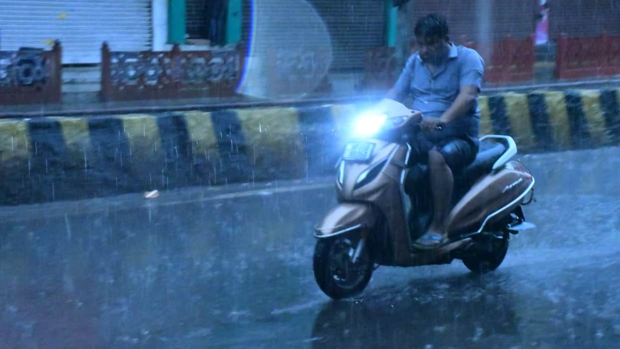 Kanpur Weather Intermittent rain since morning cloudy skies and light drizzle expected over the next five days