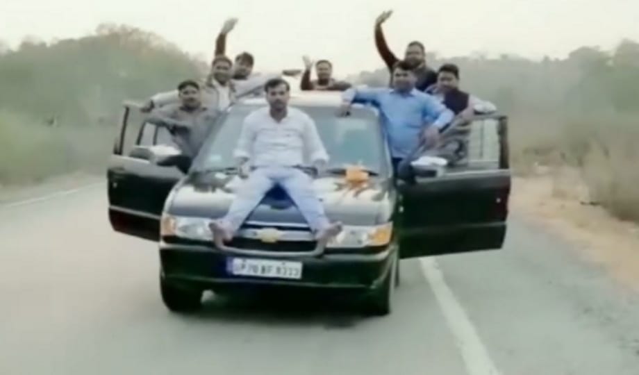 Kaushambi: A young man was seen doing stunts with his friends sitting on the bonnet of a car, video goes viral