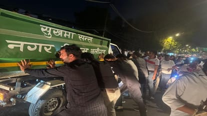 driver parked garbage vehicle over the bridge and disappeared with the keys