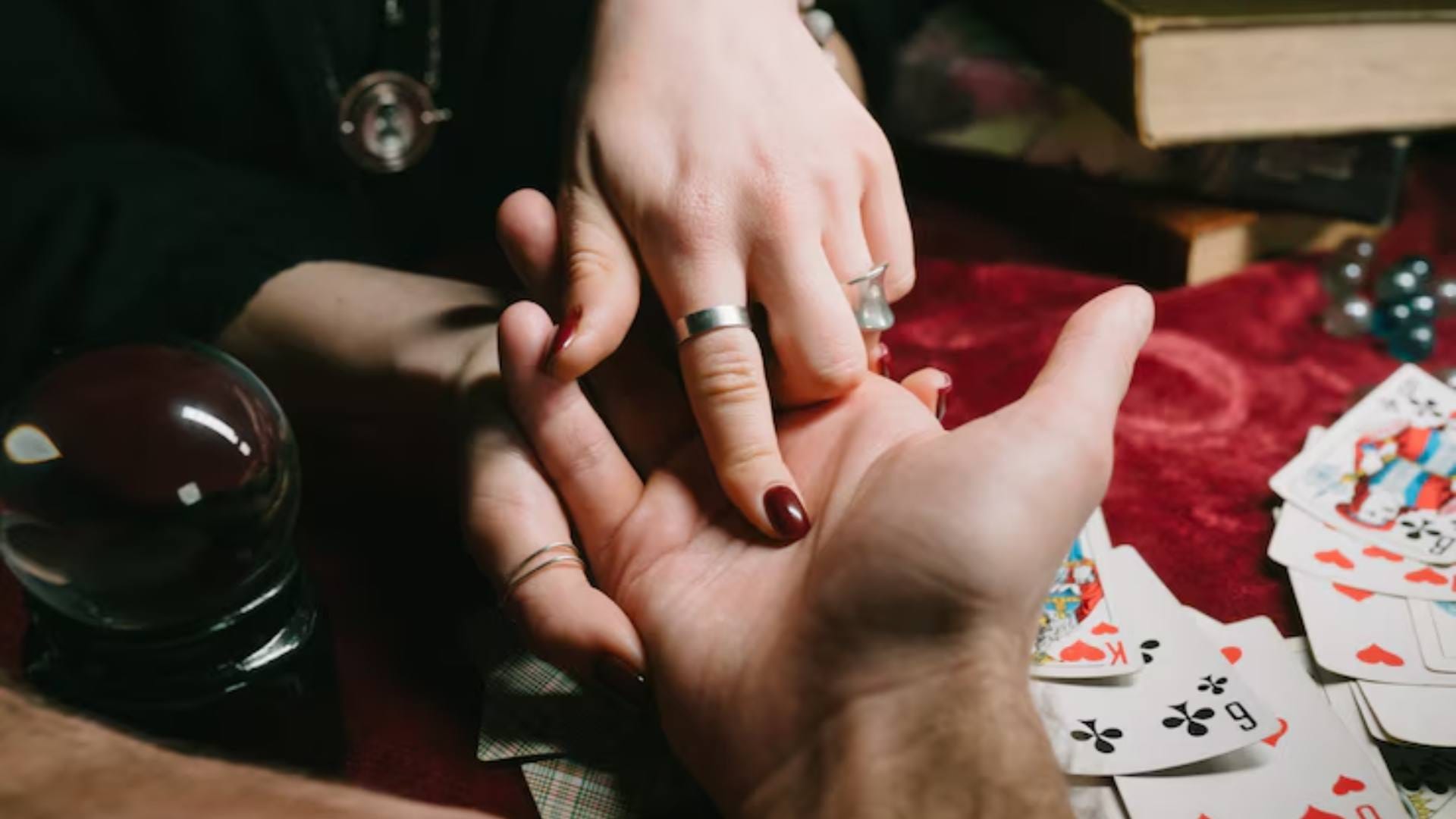 Palmistry Where is the line of wealth and luck in the palm How to find it know special things related to it