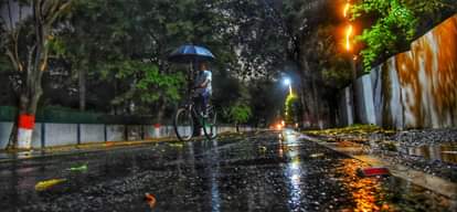 यूपी के कई जिलों में हो सकती है बारिश।