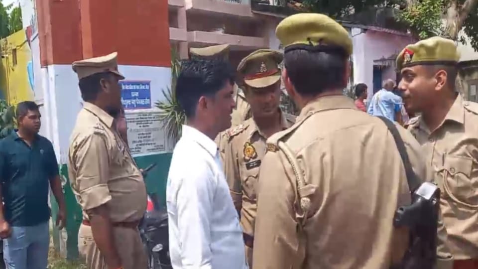 Meerut: BJP councilor attacked the corporation driver with a pistol, five thousand workers announced a strike