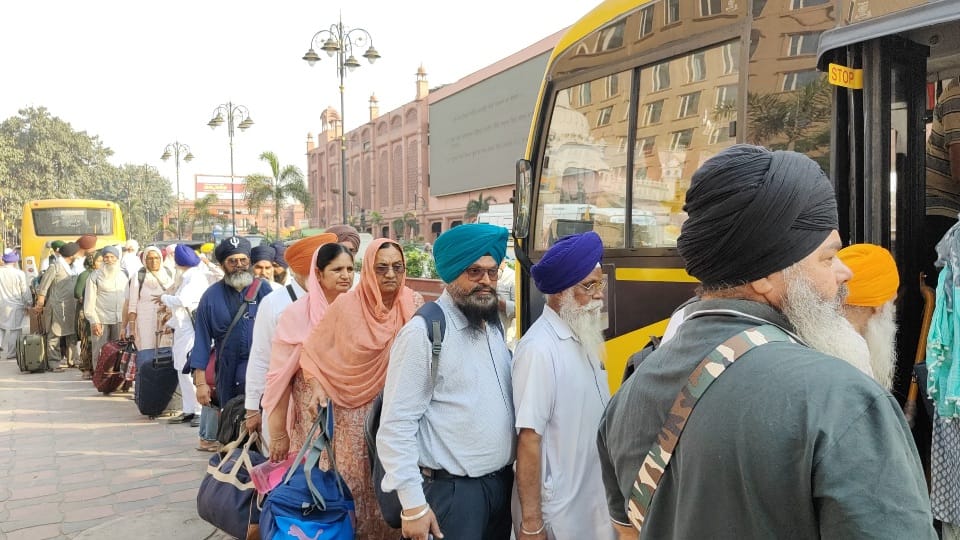 Group of Sikh devotees reached Pakistan to celebrate Baisakhi 6751 got visa