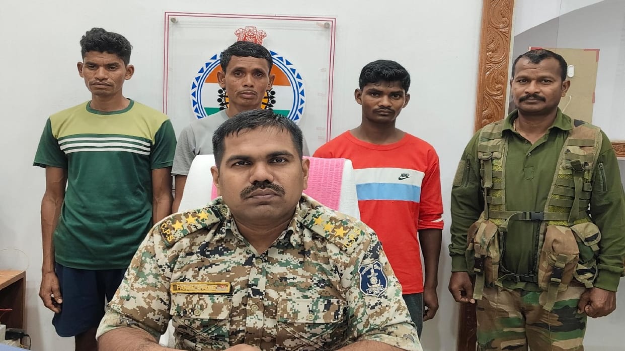 Police arrested three Naxalites including a rewardee in Chintalnar