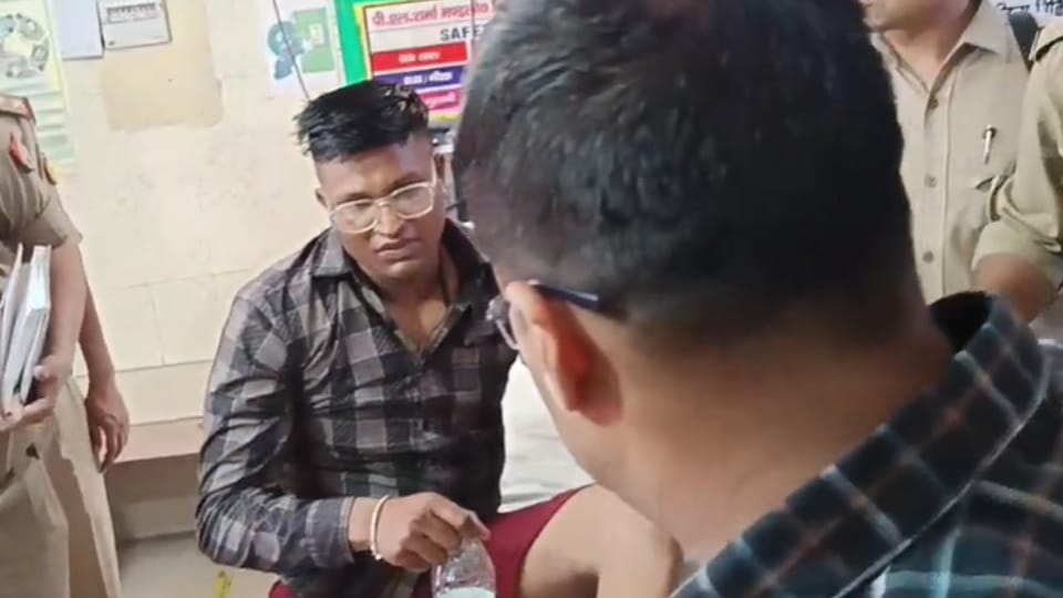 Meerut: BJP councilor attacked the corporation driver with a pistol, five thousand workers announced a strike