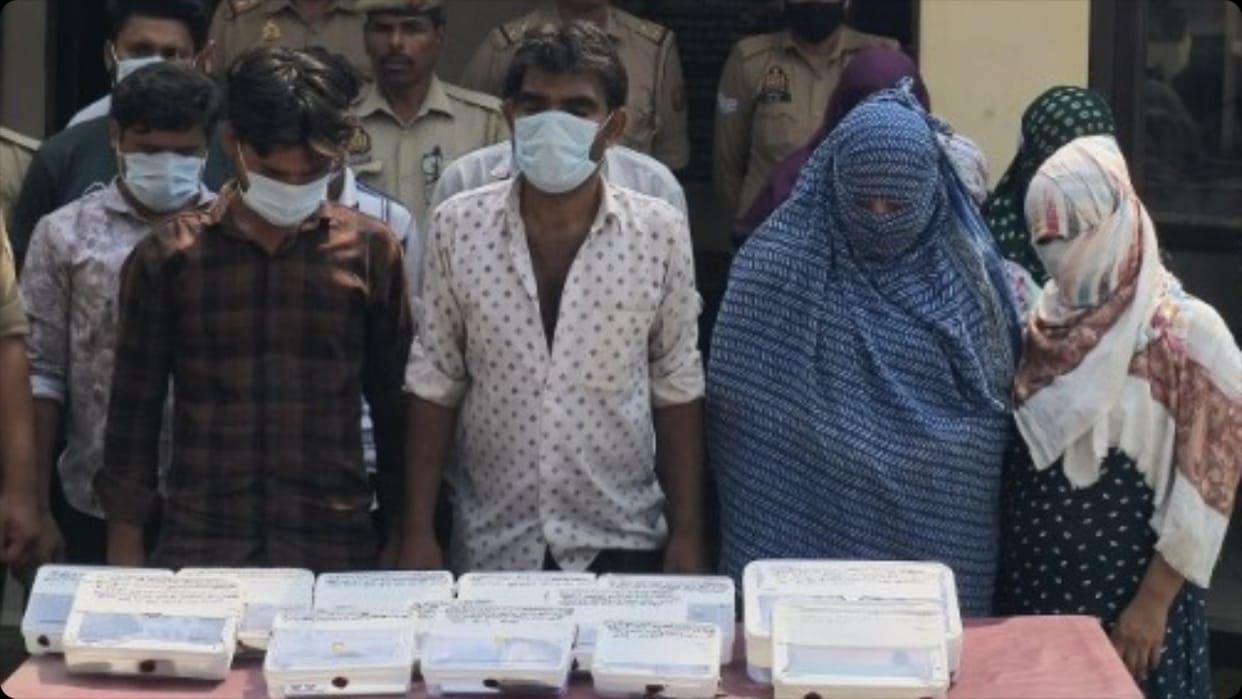 Prostitution racket busted house when the police raided, they bowed their eyes in shame in Bareilly