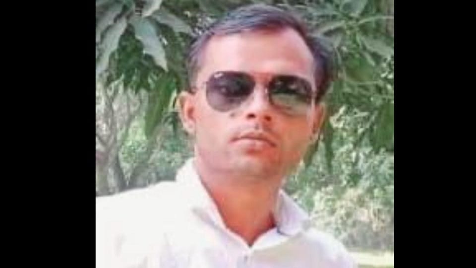 Baghpat: Young man murdered by cutting him with a sharp weapon, poured petrol on him and burnt him