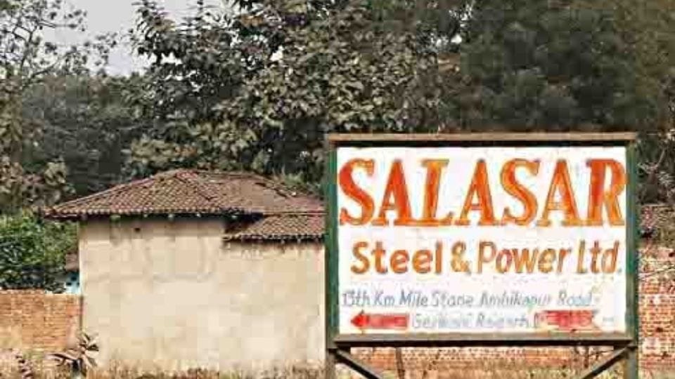Contract worker dies after being hit by a trailer in Raigad