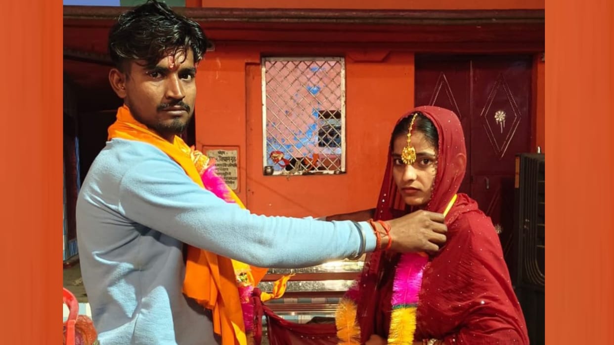 Shravasti: Reena became Rumaysha after getting married in the temple, reached Puranpur in Pilibhit and married