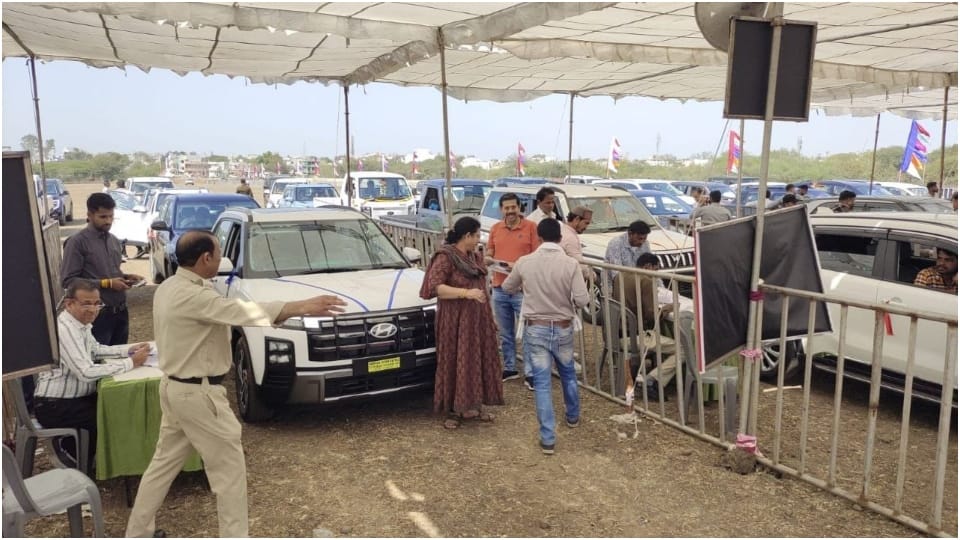 Luxury vehicles like Mercedes Benz and BMW sold at discount in Ujjain Vikram Trade Fair