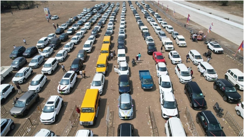 Luxury vehicles like Mercedes Benz and BMW sold at discount in Ujjain Vikram Trade Fair