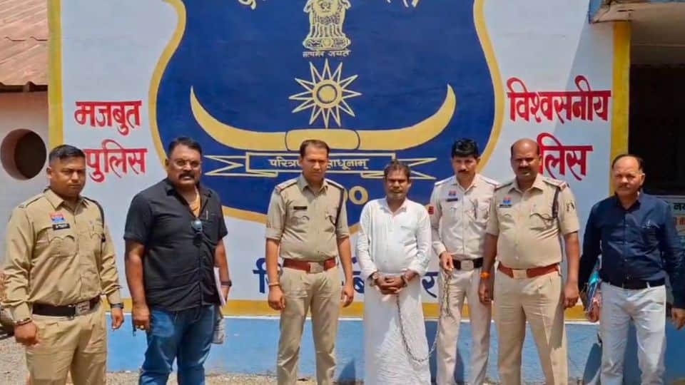 Police arrested the accused of murdering an elderly person in Bemetara