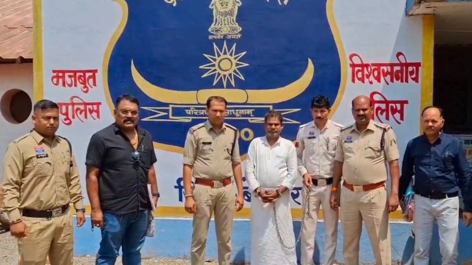 Police arrested the accused of murdering an elderly person in Bemetara