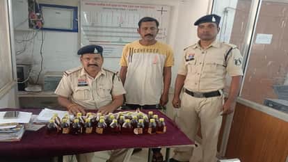 Three accused of selling illegal liquor arrested 107 quarters of Desi Masala liquor seized in Bhatapara