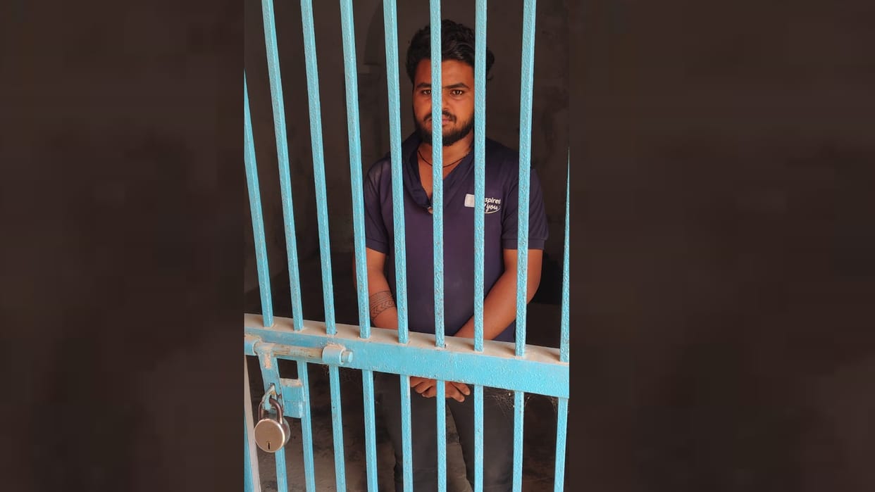 A man was making videos of women bathing, caught red handed in Ayodhya.