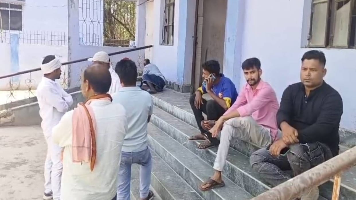 Bihar Crime Sasaram man was strangled to death after being attacked wife opposition to talking girls
