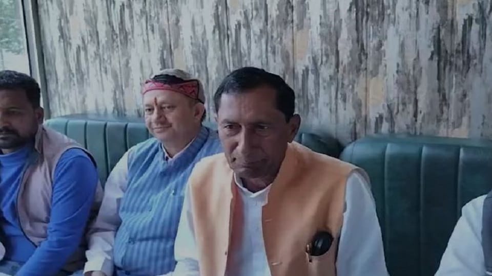 Didihat MLA Bishan Singh Chuphal held a press conference