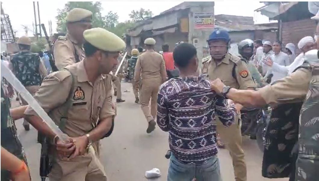 Tension spread at Shahi Jama Masjid Police reached spot know what is whole matter