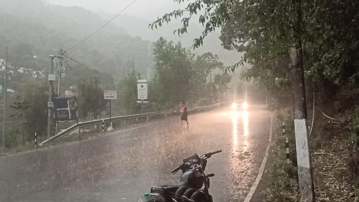 Heavy rain accompanied by thunderstorm in Jammu and Kashmir