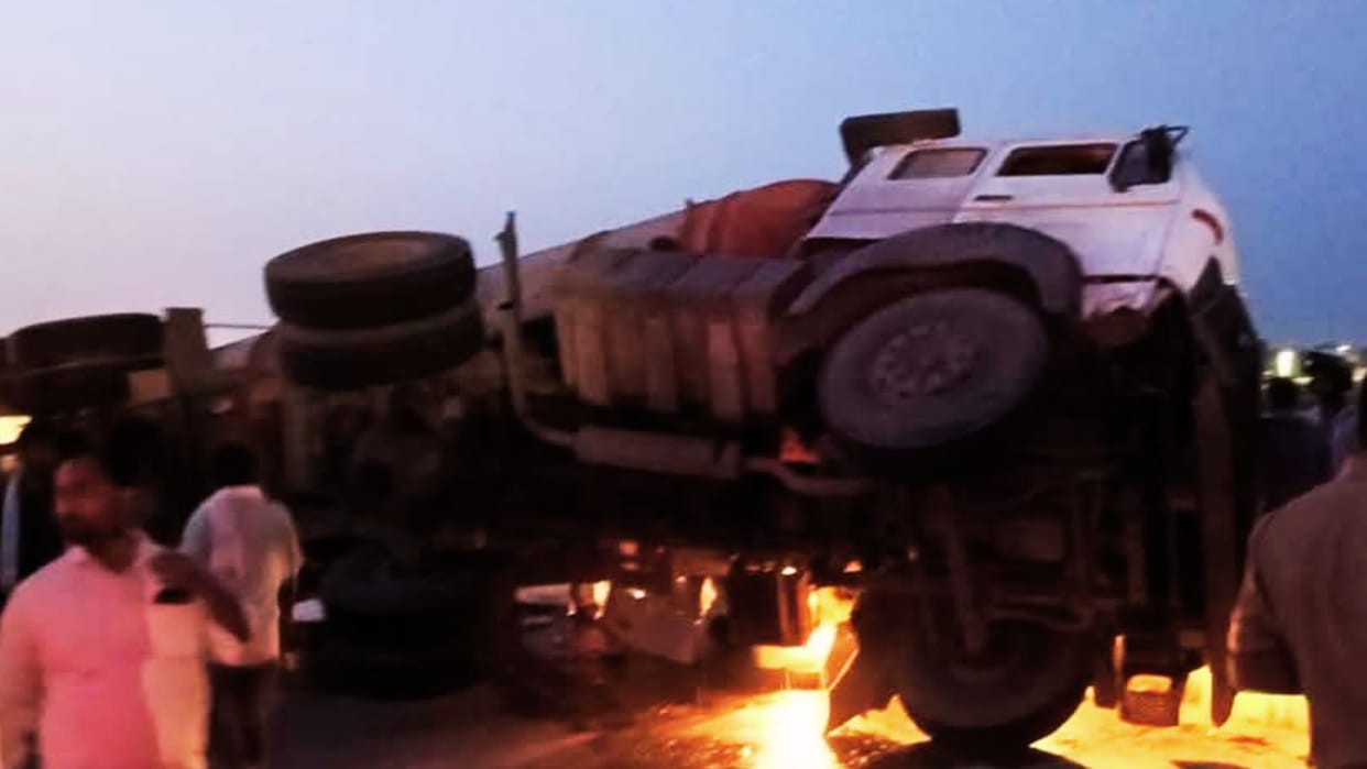 A high speed tanker fell on a moving car accident happened while overtaking
